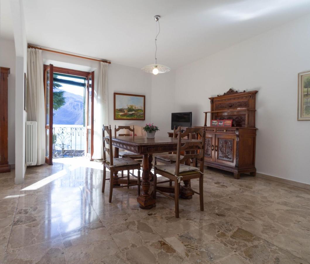 Mamma Ciccia Holiday Home - Lake Front Apartment マンデッロ・デル・ラーリオ エクステリア 写真