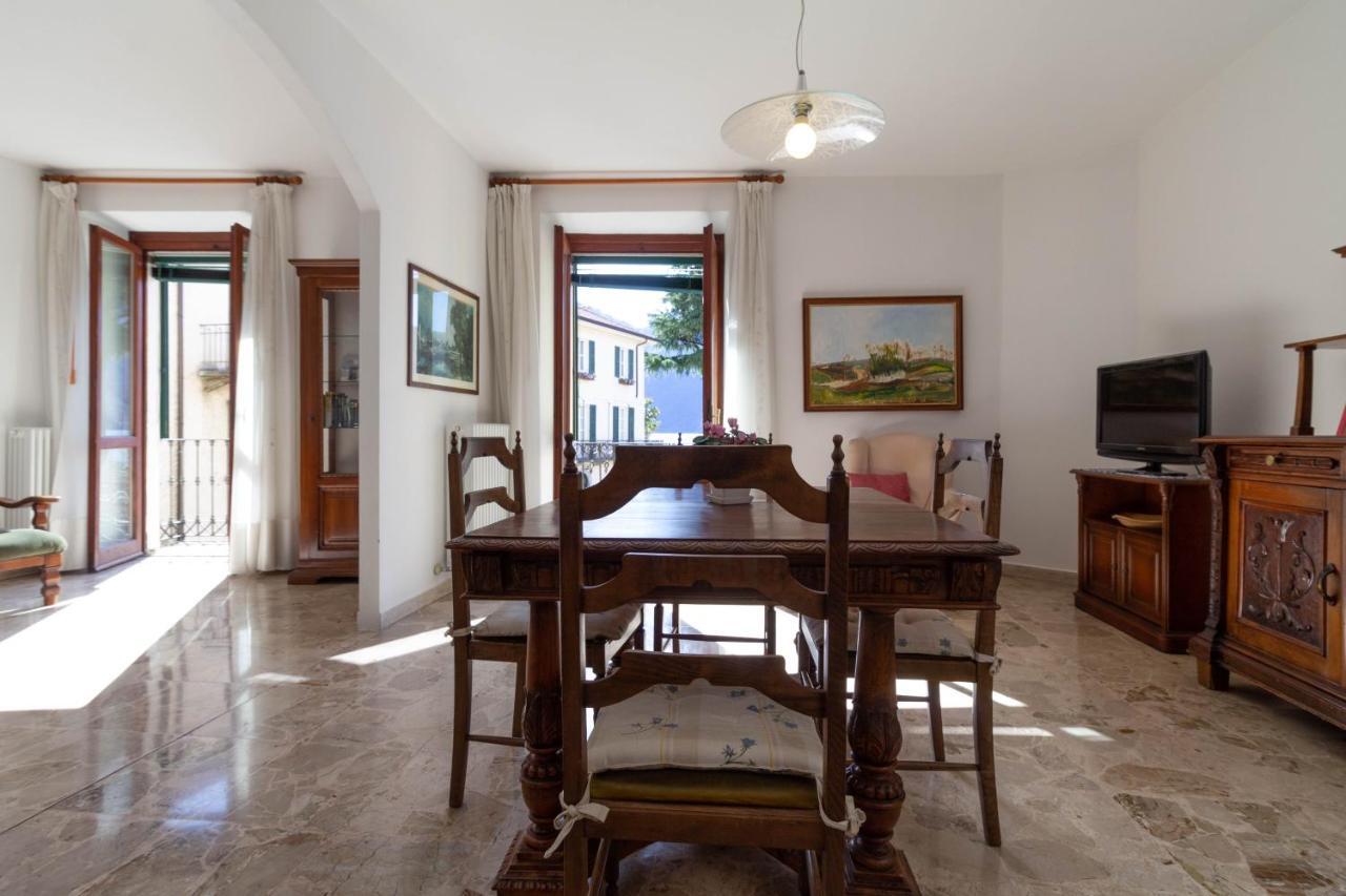 Mamma Ciccia Holiday Home - Lake Front Apartment マンデッロ・デル・ラーリオ エクステリア 写真
