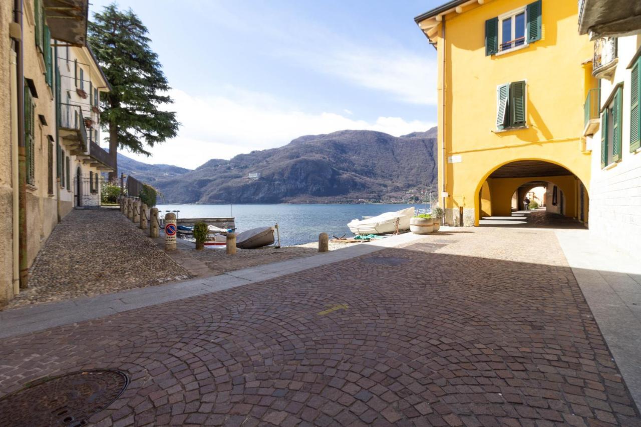 Mamma Ciccia Holiday Home - Lake Front Apartment マンデッロ・デル・ラーリオ エクステリア 写真