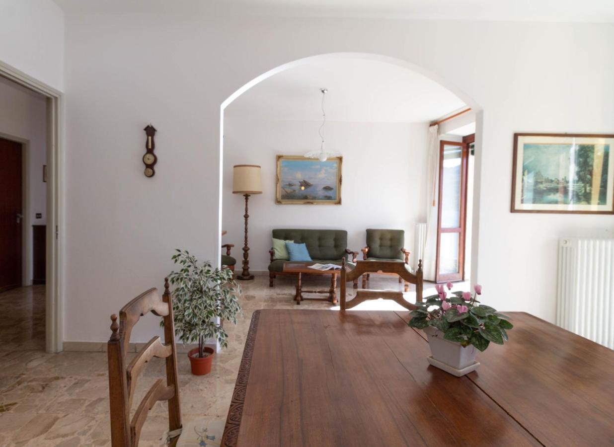 Mamma Ciccia Holiday Home - Lake Front Apartment マンデッロ・デル・ラーリオ エクステリア 写真