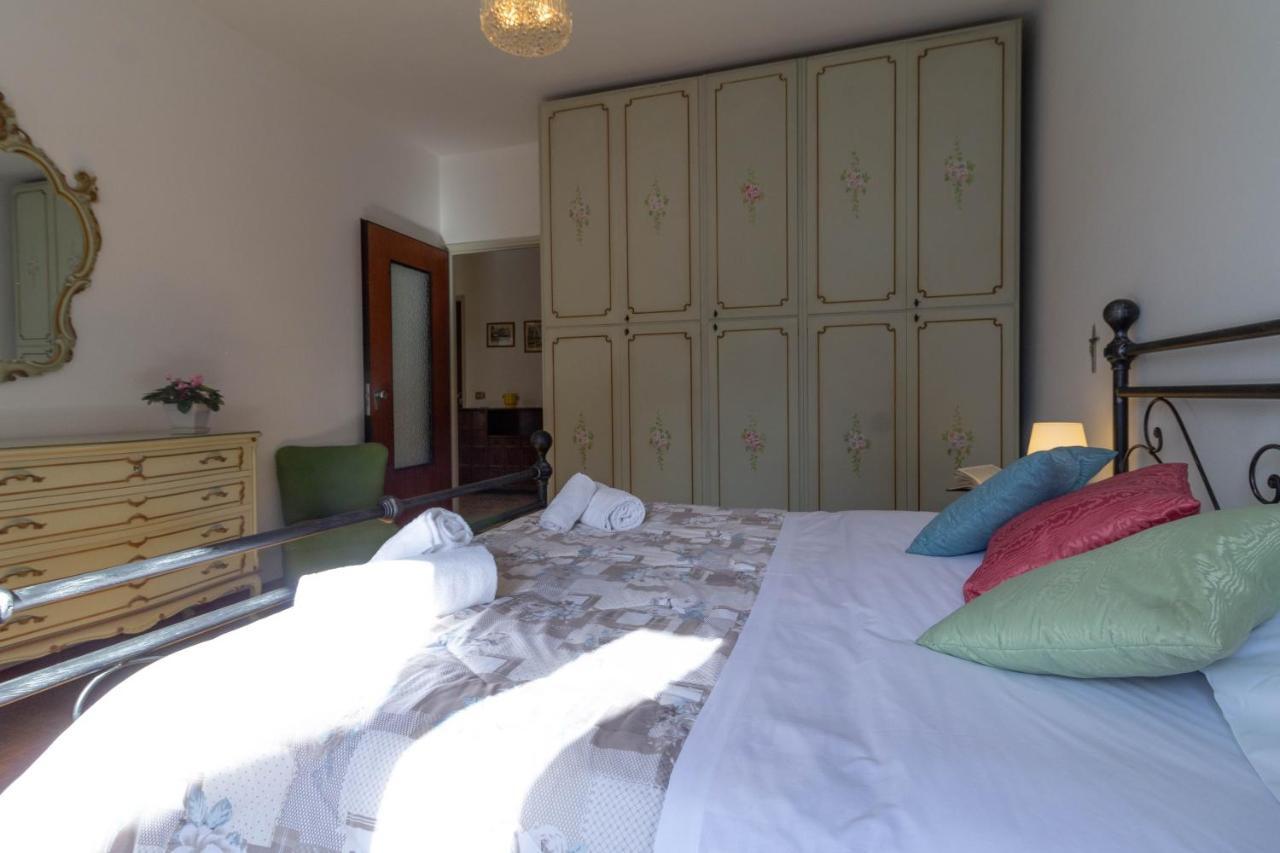 Mamma Ciccia Holiday Home - Lake Front Apartment マンデッロ・デル・ラーリオ エクステリア 写真